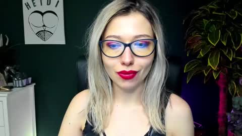 Snapshot of heidi_pleasure chatting on December 17, 2024, 7:29 am Heidi online show from December 17, 2024, 7:29 am