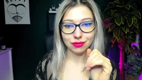 Snapshot of heidi_pleasure chatting on December 18, 2024, 7:58 am Heidi online show from December 18, 2024, 7:58 am