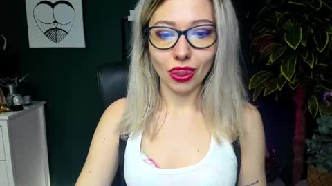 Snapshot of heidi_pleasure chatting on December 23, 2024, 7:38 am Heidi online show from December 23, 2024, 7:38 am