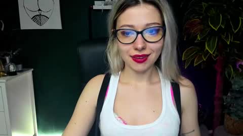 Snapshot of heidi_pleasure chatting on December 23, 2024, 11:36 am Heidi online show from December 23, 2024, 11:36 am