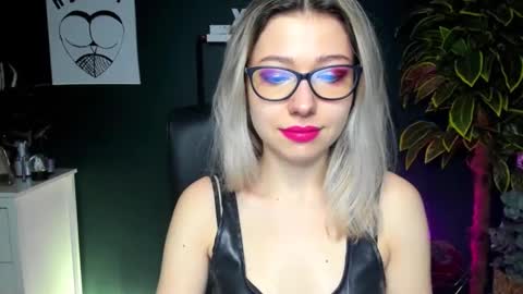 Snapshot of heidi_pleasure chatting on December 24, 2024, 7:39 am Heidi online show from December 24, 2024, 7:39 am