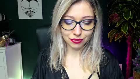 Snapshot of heidi_pleasure chatting on December 27, 2024, 7:40 am Heidi online show from December 27, 2024, 7:40 am