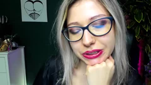 Snapshot of heidi_pleasure chatting on December 27, 2024, 10:45 am Heidi online show from December 27, 2024, 10:45 am