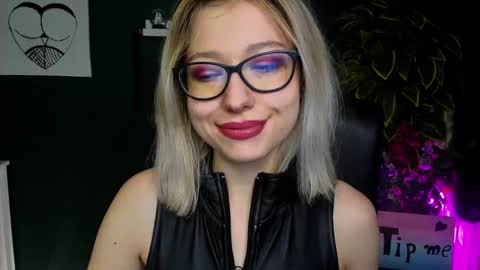 Snapshot of heidi_pleasure chatting on January 9, 2025, 11:14 am Heidi online show from January 9, 2025, 11:14 am