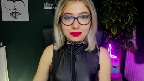 Snapshot of heidi_pleasure chatting on January 15, 2025, 11:21 am Heidi online show from January 15, 2025, 11:21 am