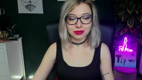 Snapshot of heidi_pleasure chatting on January 22, 2025, 5:26 am Heidi online show from January 22, 2025, 5:26 am
