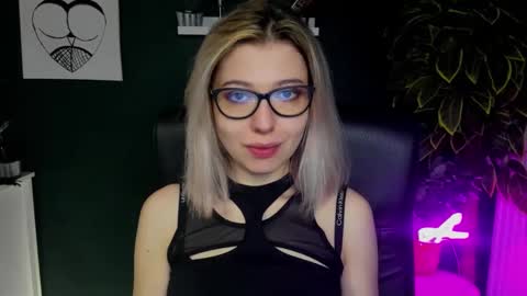 Snapshot of heidi_pleasure chatting on January 24, 2025, 5:42 am Heidi online show from January 24, 2025, 5:42 am