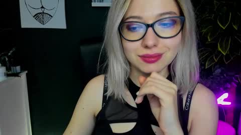 Snapshot of heidi_pleasure chatting on January 24, 2025, 12:10 pm Heidi online show from January 24, 2025, 12:10 pm