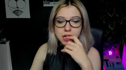 Snapshot of heidi_pleasure chatting on January 27, 2025, 7:24 am Heidi online show from January 27, 2025, 7:24 am