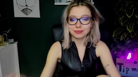 Snapshot of heidi_pleasure chatting on January 28, 2025, 2:10 pm Heidi online show from January 28, 2025, 2:10 pm