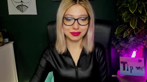 Snapshot of heidi_pleasure chatting on January 30, 2025, 7:29 am Heidi online show from January 30, 2025, 7:29 am