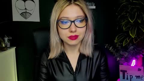Snapshot of heidi_pleasure chatting on January 30, 2025, 1:31 pm Heidi online show from January 30, 2025, 1:31 pm