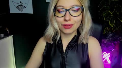 Snapshot of heidi_pleasure chatting on February 3, 2025, 10:47 am Heidi online show from February 3, 2025, 10:47 am