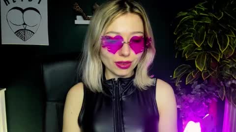 Snapshot of heidi_pleasure chatting on February 6, 2025, 7:45 am Heidi online show from February 6, 2025, 7:45 am