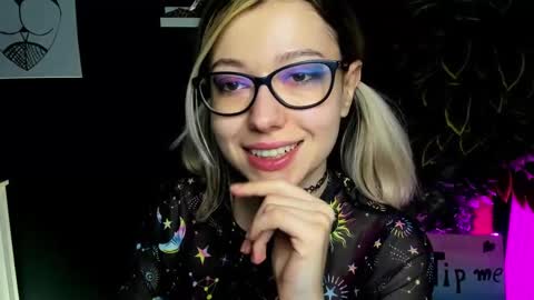 Snapshot of heidi_pleasure chatting on February 13, 2025, 1:37 pm Heidi online show from February 13, 2025, 1:37 pm