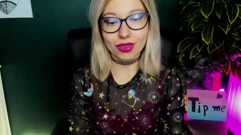 Snapshot of heidi_pleasure chatting on February 17, 2025, 10:18 am Heidi online show from February 17, 2025, 10:18 am