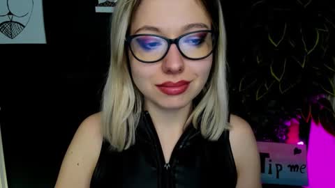 Snapshot of heidi_pleasure chatting on February 18, 2025, 9:21 am Heidi online show from February 18, 2025, 9:21 am