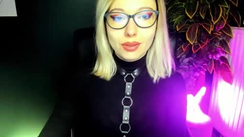 Snapshot of heidi_pleasure chatting on February 20, 2025, 5:44 am Heidi online show from February 20, 2025, 5:44 am