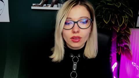 Snapshot of heidi_pleasure chatting on February 20, 2025, 8:50 am Heidi online show from February 20, 2025, 8:50 am
