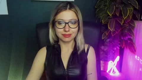 Snapshot of heidi_pleasure chatting on February 24, 2025, 11:54 am Heidi online show from February 24, 2025, 11:54 am