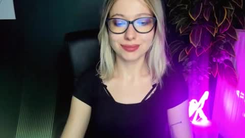 Snapshot of heidi_pleasure chatting on February 25, 2025, 2:00 pm Heidi online show from February 25, 2025, 2:00 pm