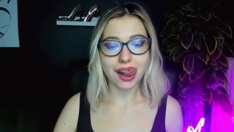 Snapshot of heidi_pleasure chatting on February 26, 2025, 1:52 pm Heidi online show from February 26, 2025, 1:52 pm