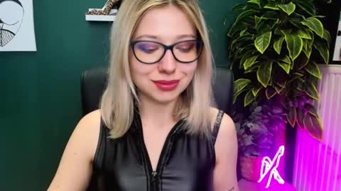Snapshot of heidi_pleasure chatting on March 6, 2025, 9:14 am Heidi online show from March 6, 2025, 9:14 am