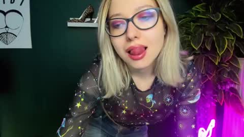 Snapshot of heidi_pleasure chatting on March 7, 2025, 10:56 am Heidi online show from March 7, 2025, 10:56 am