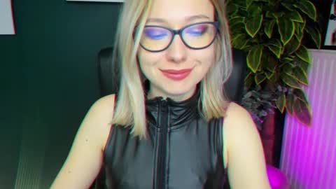 Snapshot of heidi_pleasure chatting on March 11, 2025, 9:02 am Heidi online show from March 11, 2025, 9:02 am