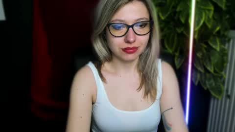 Snapshot of heidi_pleasure chatting on April 21, 2026, 4:30 am Heidi online show from April 21, 2026, 4:30 am