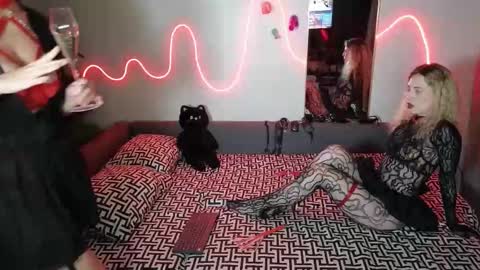 Snapshot of heidiluceous chatting on February 14, 2025, 1:40 pm Heidi brunette Foxy red head and Carrie blondie online show from February 14, 2025, 1:40 pm