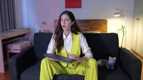 Heidi brunette Foxy red head and Carrie blondie online show from November 18, 2025, 8:08 am