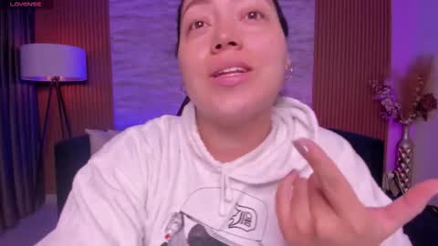 Heidy online show from November 18, 2025, 3:23 am