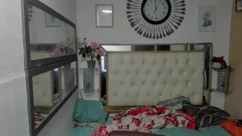 heiker_ online show from October 19, 2025, 2:56 am