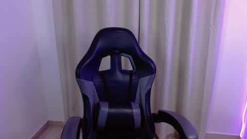 Snapshot of heizer_ chatting on October 10, 2025, 1:48 am ETHEREAL HEIZER online show from October 10, 2025, 1:48 am