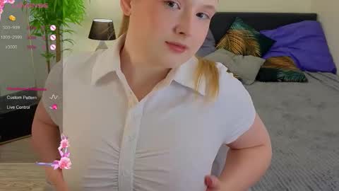 Snapshot of helda_mikons chatting on March 4, 2026, 6:19 am Luly online show from March 4, 2026, 6:19 am