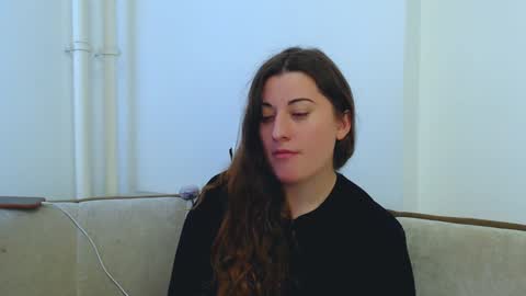 helen_adams_ online show from February 6, 2025, 12:05 pm