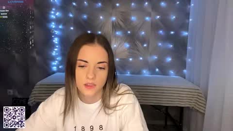 Snapshot of helen_bronce chatting on December 23, 2024, 9:59 am Alice DollySmile and Avelina online show from December 23, 2024, 9:59 am