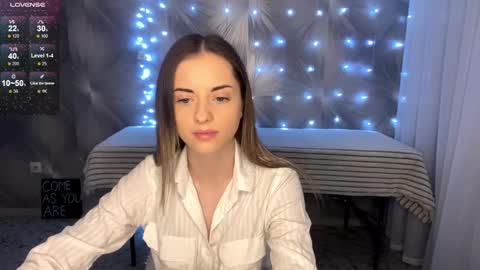 Snapshot of helen_bronce chatting on December 25, 2024, 12:05 pm Alice DollySmile and Avelina online show from December 25, 2024, 12:05 pm