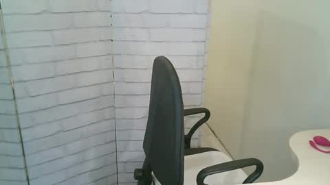 Snapshot of helen_xi chatting on May 16, 2026, 2:05 pm Helen online show from May 16, 2026, 2:05 pm