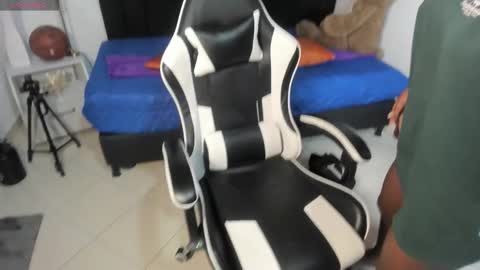 HELENA COPPER online show from November 19, 2025, 4:34 am