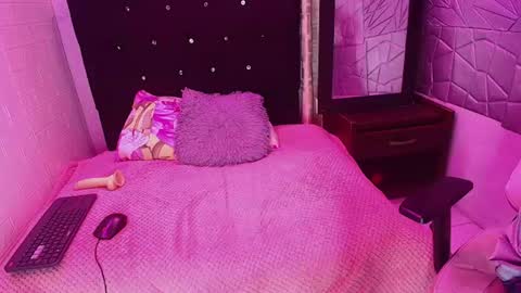 Snapshot of helena_divine chatting on June 19, 2026, 4:55 pm helena_divine online show from June 19, 2026, 4:55 pm