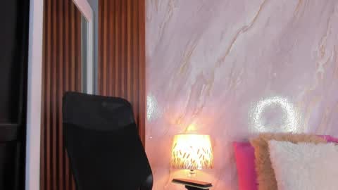 Helena Santos  online show from April 8, 2026, 11:21 am