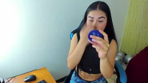 Snapshot of helena_weller chatting on September 18, 2025, 8:00 pm helena online show from September 18, 2025, 8:00 pm