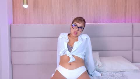 Snapshot of helenafoumier chatting on February 28, 2026, 10:33 pm helenafoumier online show from February 28, 2026, 10:33 pm