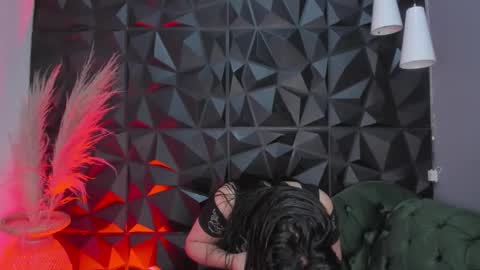 Helena Saenz online show from December 15, 2025, 12:20 pm