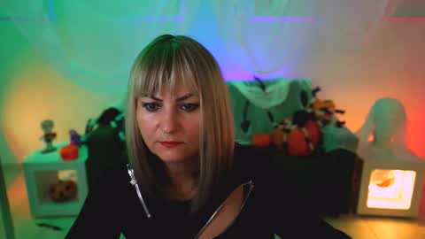 helenbeler online show from November 1, 2025, 4:58 am