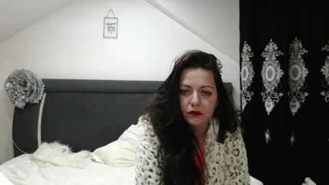 helenhh online show from January 14, 2025, 10:48 am