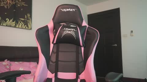 Helenn online show from April 20, 2026, 2:25 am