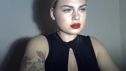 helga_now online show from September 14, 2025, 7:24 pm